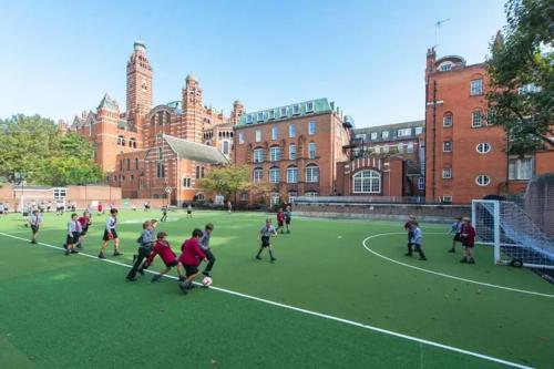 孩子什么年龄适合英国低龄留学？