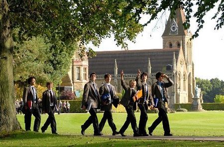 英国低龄留学如何选择合适的学校?